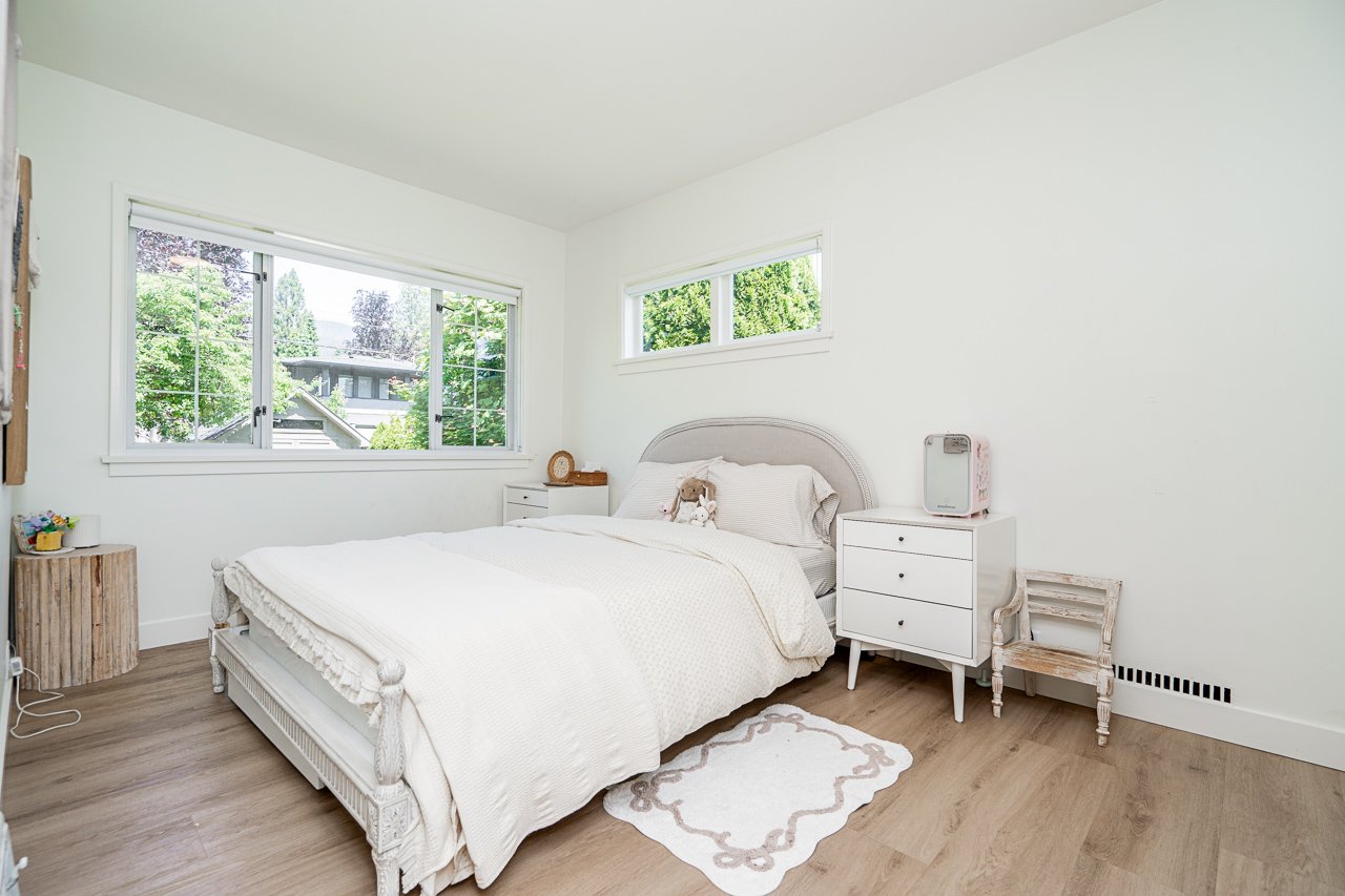 2784 Crescentview Drive North Vancouver-23